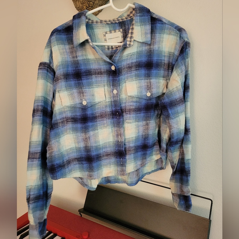 American Eagle cropped plaid flannel
